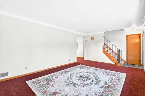 Living - 12296 Longview Dr, Irwin, PA 15642 photo 2 of 7
