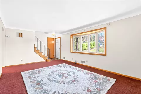 Living - 12296 Longview Dr, Irwin, PA 15642 photo 3 of 7
