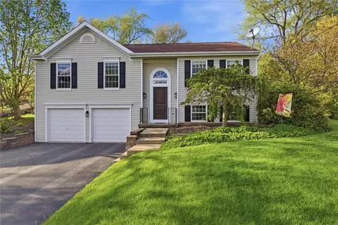 317 Glencove Dr, New Kensington, PA 15068