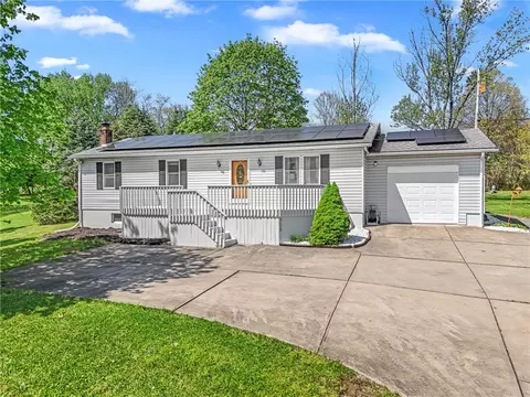 305 Highland Dr, Natrona Heights, PA 15065