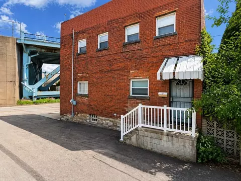 427 Oak Aly, Mckees Rocks, PA 15136