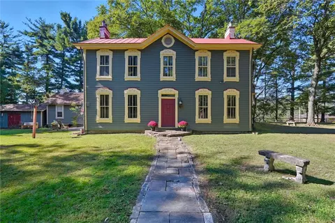 2535 Fife Dr, Pittsburgh, PA 15241