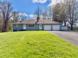 94 Savannah Gardner, New Castle, PA 16101