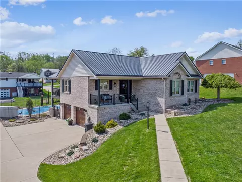 216 Elm Dr, Mount Pleasant, PA 15666