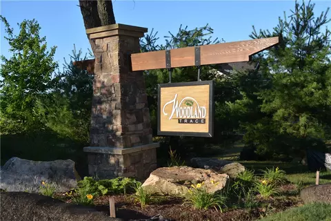 129 Woodford Dr, Evans City, PA 16033
