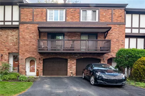 429 Allenberry Dr, Pittsburgh, PA 15237