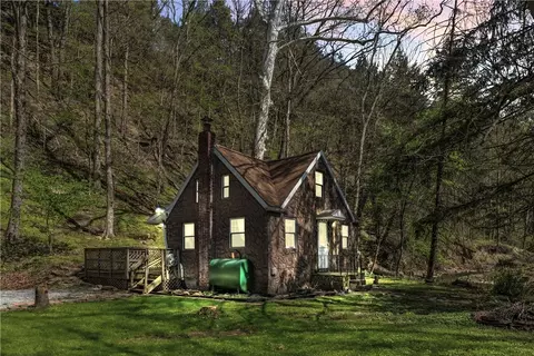 1360 Abers Creek Rd, Monroeville, PA 15146