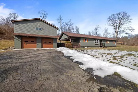 111 Holsing Ln, Tarentum, PA 15084