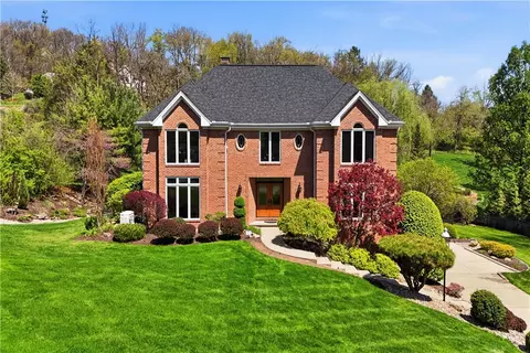 1621 Blackburn Heights Dr, Sewickley, PA 15143