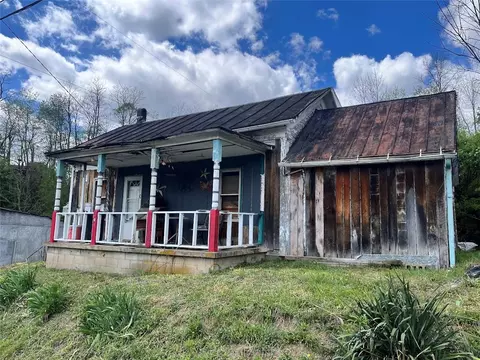 101 Kirby Driveway, New Freeport, PA 15352