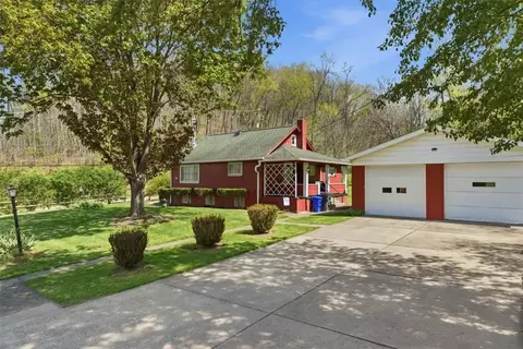 2038 Hookstown Grade Rd, Clinton, PA 15026