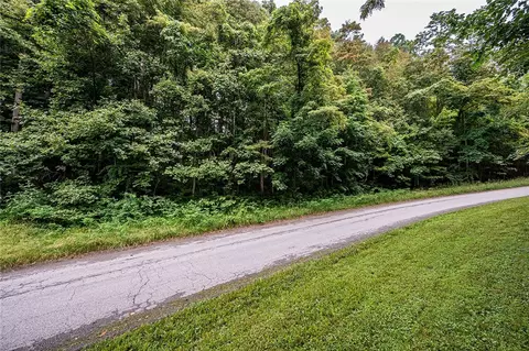 APT 17 Lot Timberland Dr, Greensburg, PA 15601