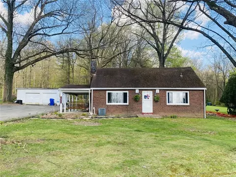 2928 Old Plank Rd, New Castle, PA 16105
