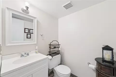 Bath - 110 Georgetown Ln, Export, PA 15632 photo 3 of 4