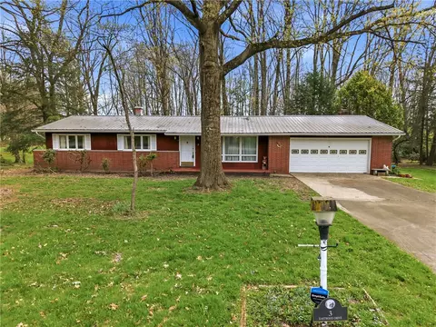 3 Eastwood Dr, Greenville, PA 16125