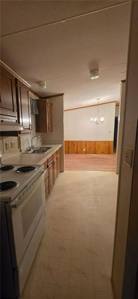 32 Oakview Dr, Beaver Falls, PA 15010 photo 7