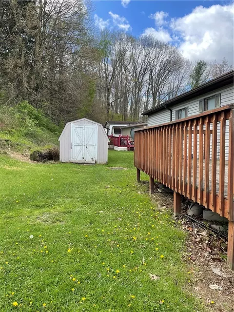32 Oakview Dr, Beaver Falls, PA 15010 photo 9