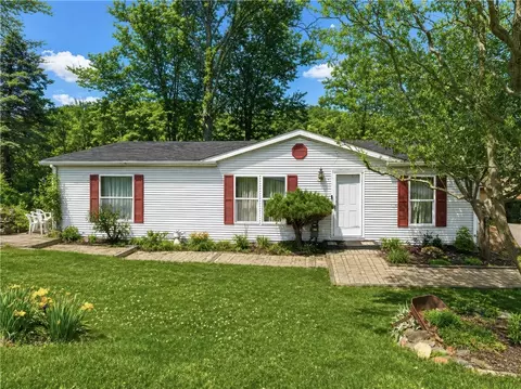 34 First St, Ellwood City, PA 16117