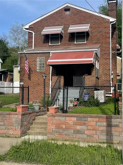 956 Beaver Rd, Ambridge, PA 15003