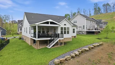 Exterior - 333 Crest Ln, Mars, PA 16046 photo 4 of 4