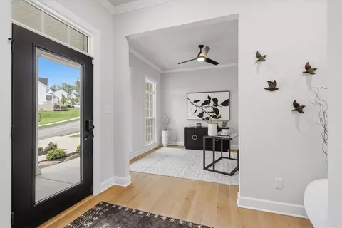 Entry Way - 333 Crest Ln, Mars, PA 16046 photo 2 of 6