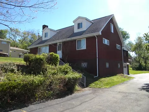 861 Macarthur Dr, Irwin, PA 15642