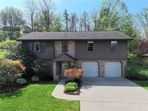 1479 Greendale Dr, Pittsburgh, PA 15239