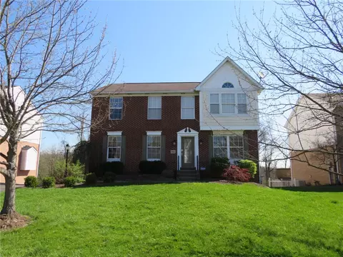 392 Pine Ridge Dr, Venetia, PA 15367