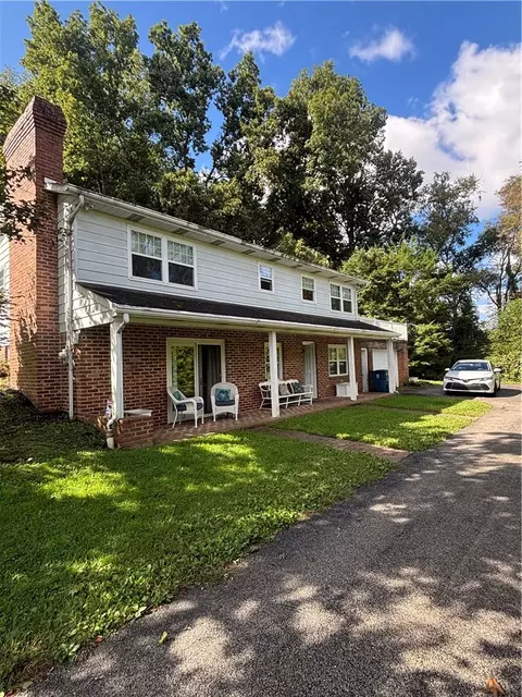 1125 Milliron St, Youngwood, PA 15697