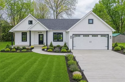 3154 Spiker Ln, New Castle, PA 16105