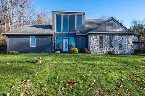 550 Locust Valley Rd, Greensburg, PA 15601