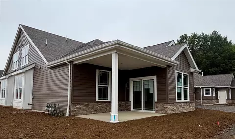 134 Independence Dr #105A, Cabot, PA 16023