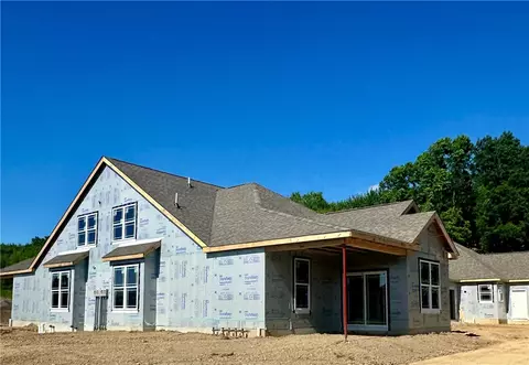 134 Independence Dr #105A, Cabot, PA 16023