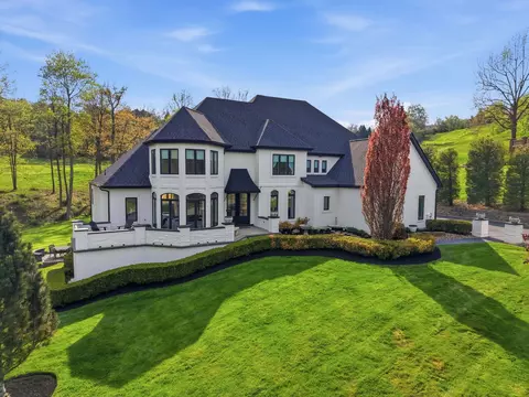 2001 Old Orch, Gibsonia, PA 15044