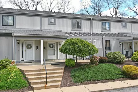 1543 Pinehurst Dr, Pittsburgh, PA 15241