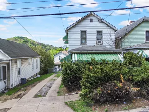 406 1st St, Apollo, PA 15613