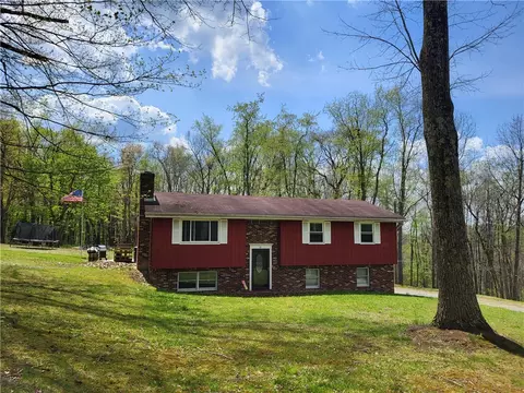 45 Coulter Estates Dr, Burgettstown, PA 15021