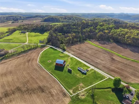 2117 Tunnelton Rd, Clarksburg, PA 15725