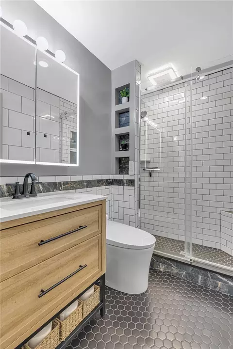 Bath - 1024 Nimick Ave, Monaca, PA 15061 photo 1 of 2