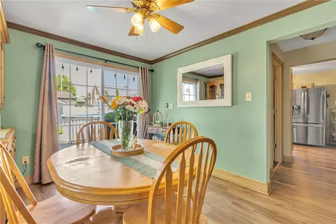Dining - 1024 Nimick Ave, Monaca, PA 15061 photo 2 of 3