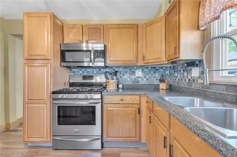 Kitchen - 1024 Nimick Ave, Monaca, PA 15061 photo 3 of 4