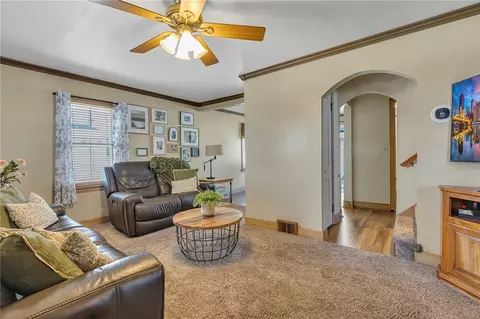 Entry Way - 1024 Nimick Ave, Monaca, PA 15061 photo 2 of 3