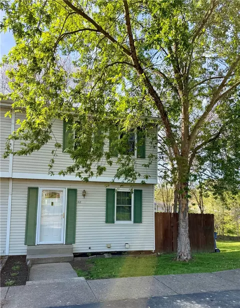 312 Parkwood Dr, Cranberry Township, PA 16066