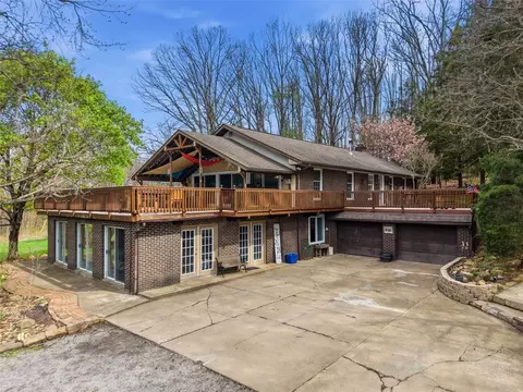 215 Wises Grove Rd, New Brighton, PA 15066