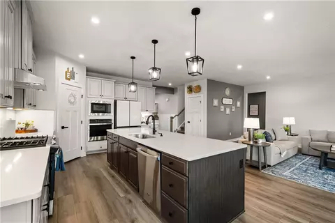 Kitchen - 353 Crossing Dr, Eighty Four, PA 15330 photo 4 of 4