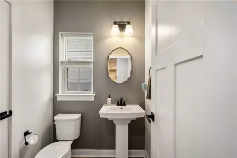 Bath - 353 Crossing Dr, Eighty Four, PA 15330 photo 1 of 4