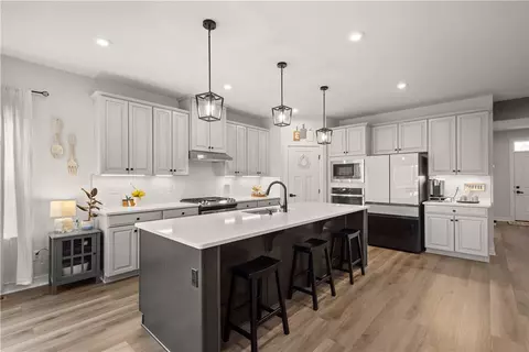 Kitchen - 353 Crossing Dr, Eighty Four, PA 15330 photo 3 of 4