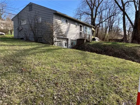 2570 Reiter Rd, Penn Hills, PA 15235