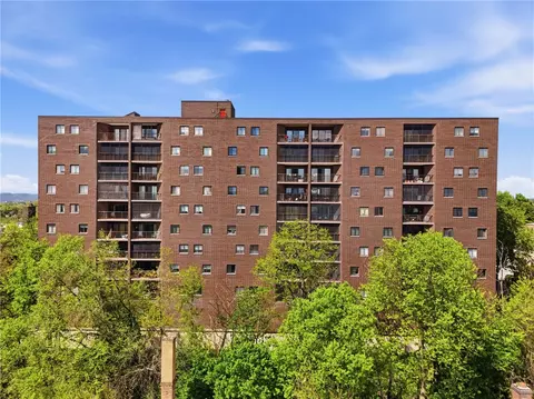 5600 Munhall Rd #504, Pittsburgh, PA 15217