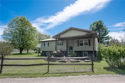 64 E 1st St, Burnside, PA 15721